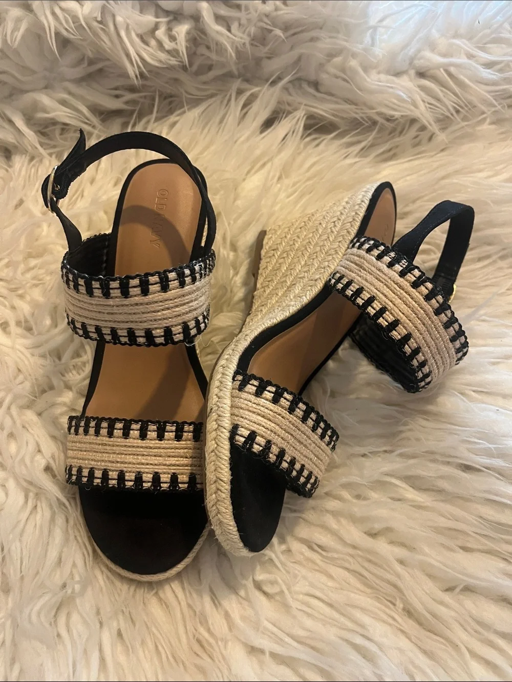 Old Navy Women's Black and Cream Woven Strap Sandals Size 8